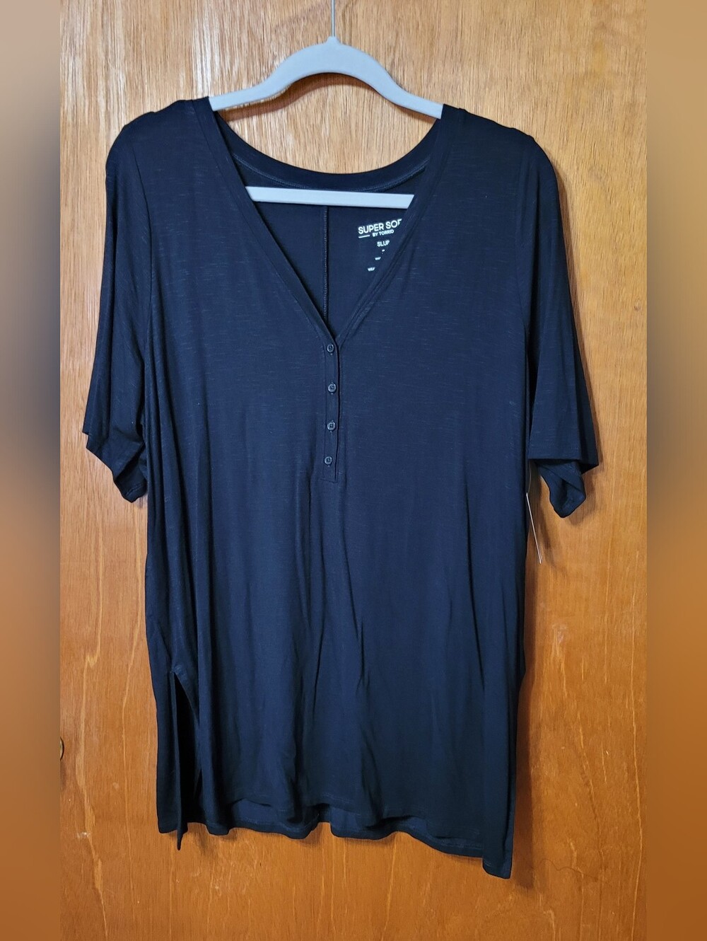 Super Soft By Torrid Black V-Neck Henley Short Sleeve Top Size 2 (18/20) (1295)